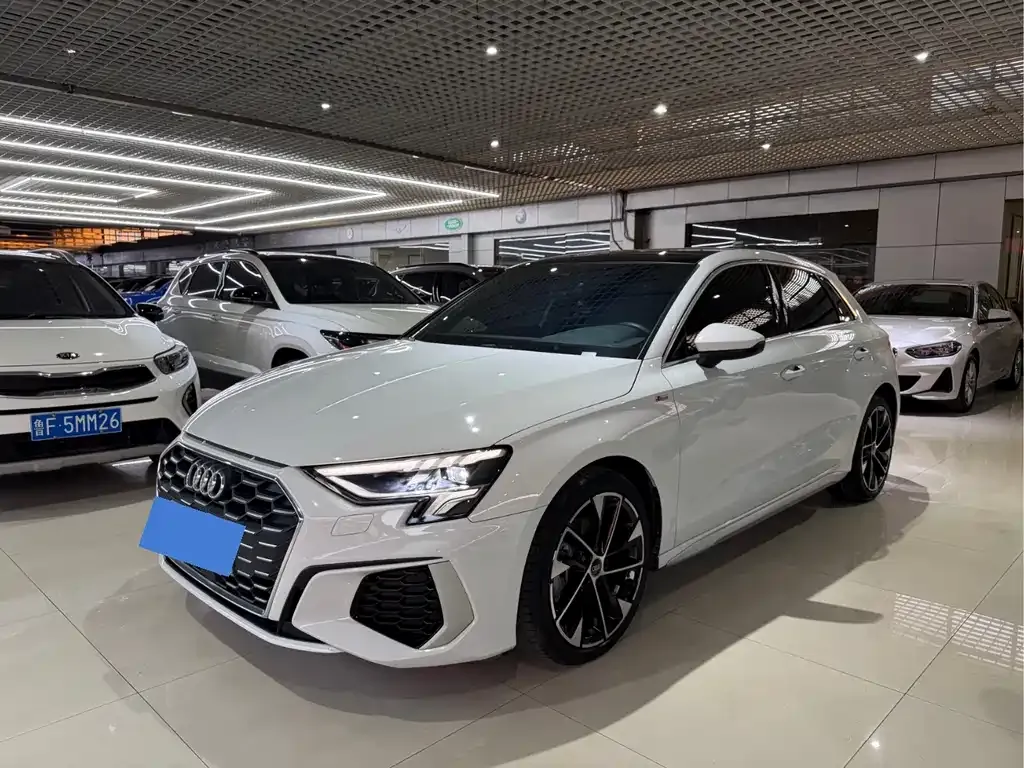 Audi A3 2023 из CN, фото 1
