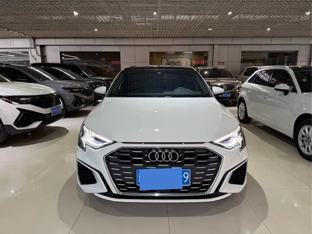 Audi A3 2023 из CN, фото 2