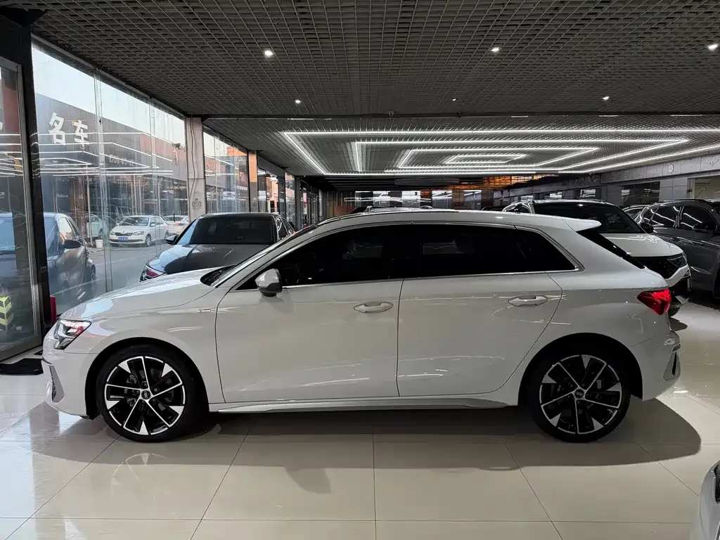 Audi A3 2023 из CN, фото 6