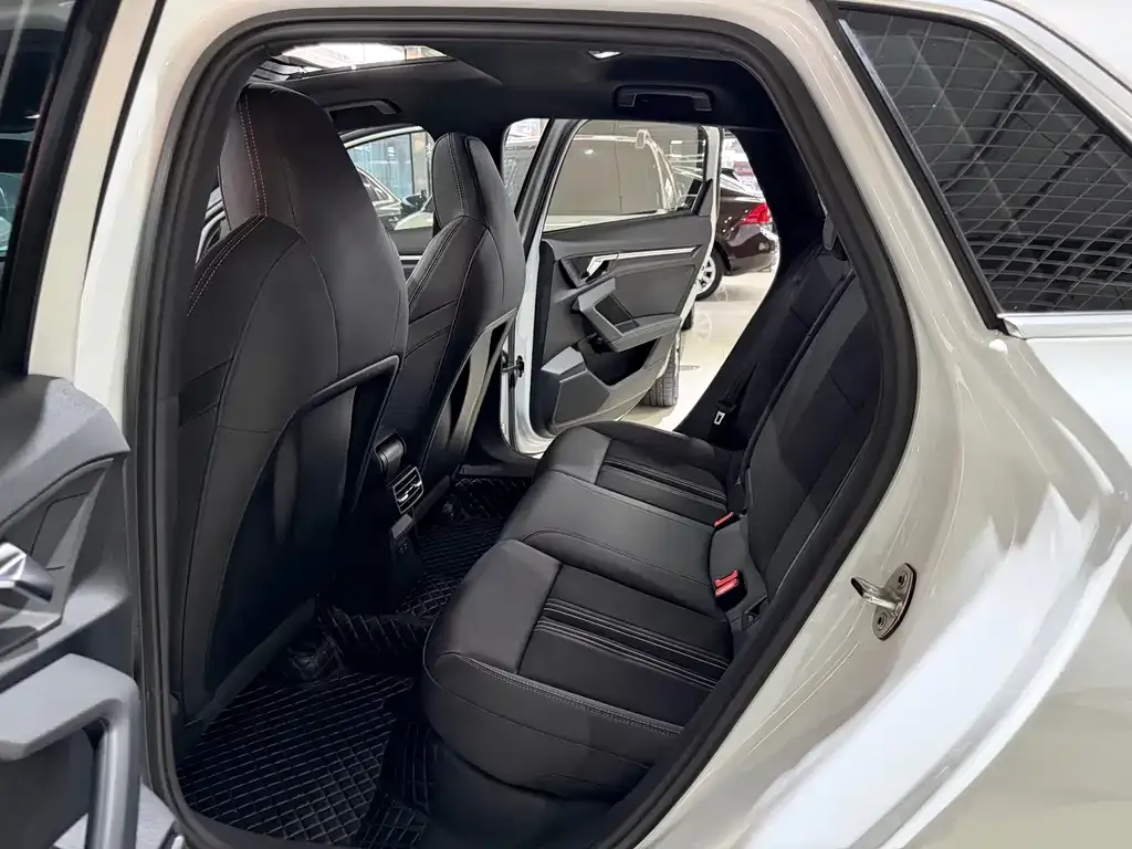 Audi A3 2023 из CN, фото 8