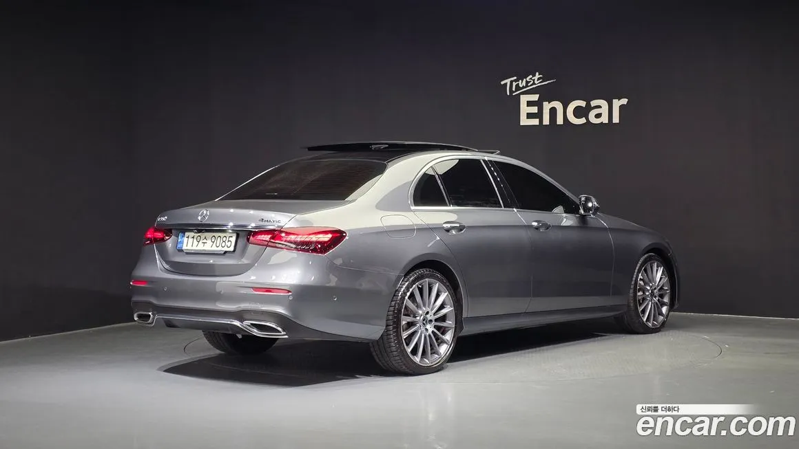 Mercedes-Benz E-Class — фото 2