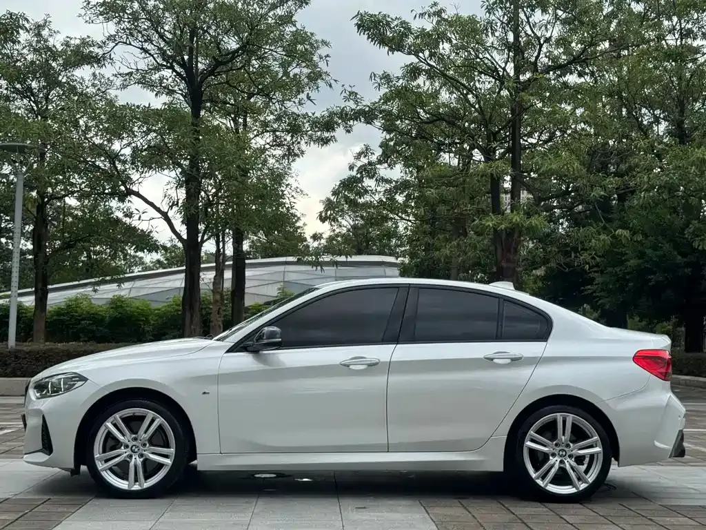 BMW 1 Series 2021 из CN, фото 4