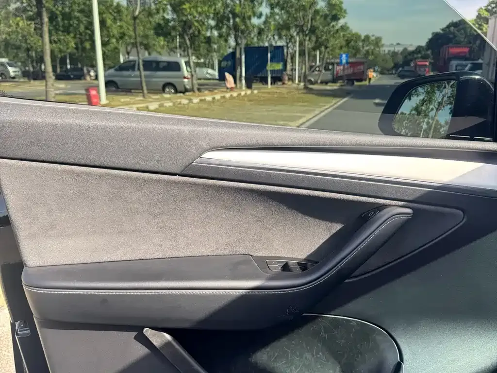 Tesla Model Y 2023 из CN, фото 8