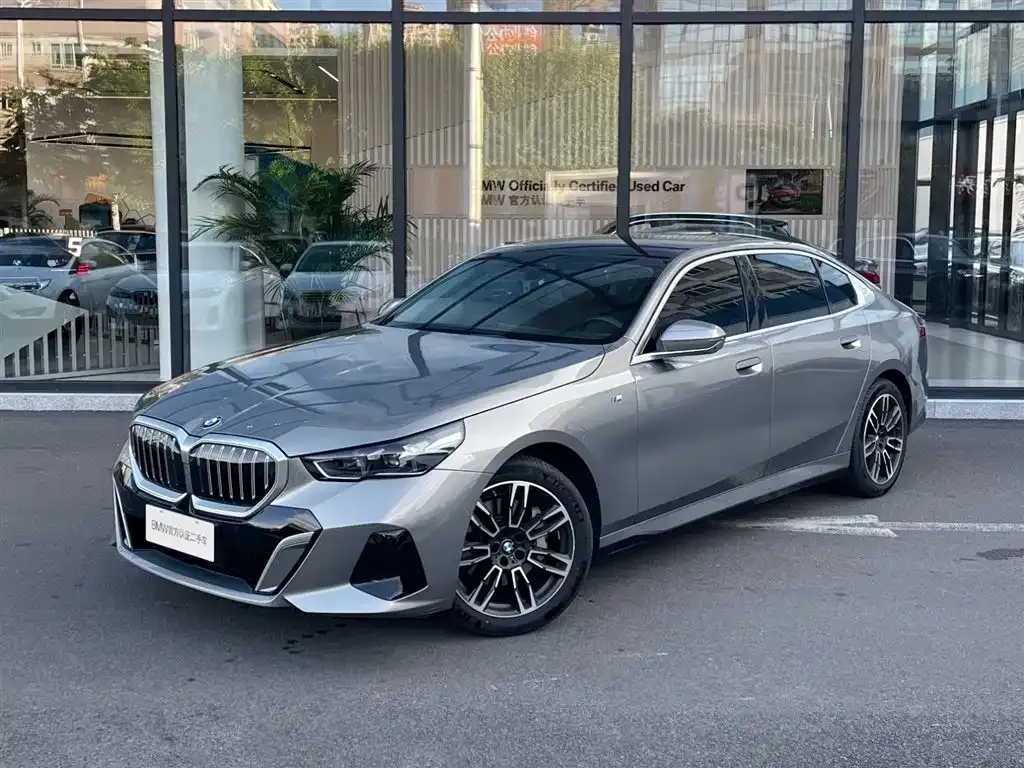BMW 5 Series 2024 из CN, фото 1