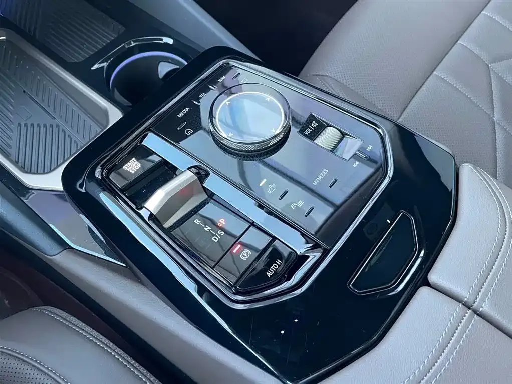 BMW 5 Series 2024 из CN, фото 10