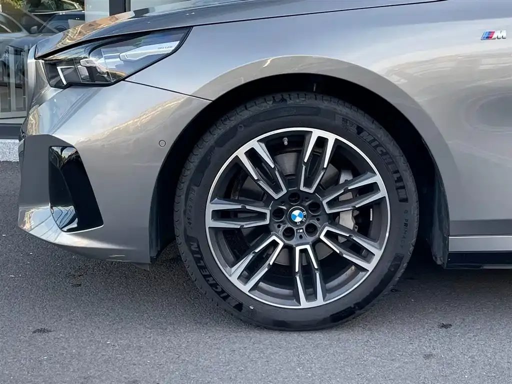 BMW 5 Series 2024 из CN, фото 6