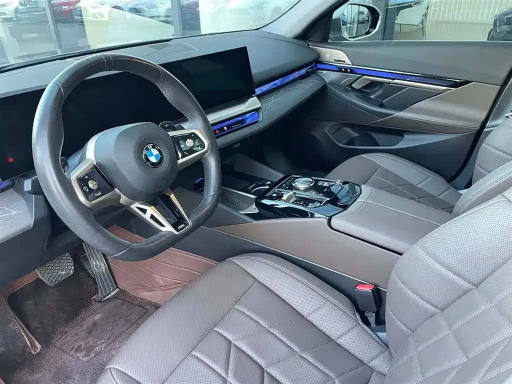 BMW 5 Series 2024 из CN, фото 8