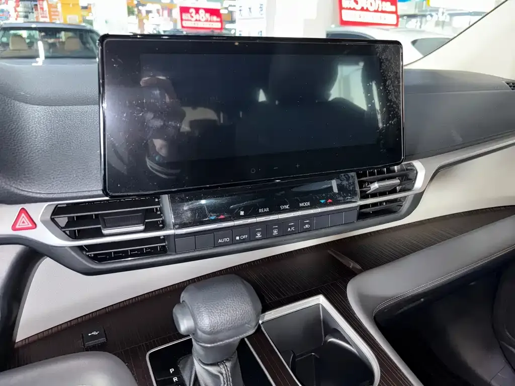 Toyota Granvia 2024 из CN, фото 10
