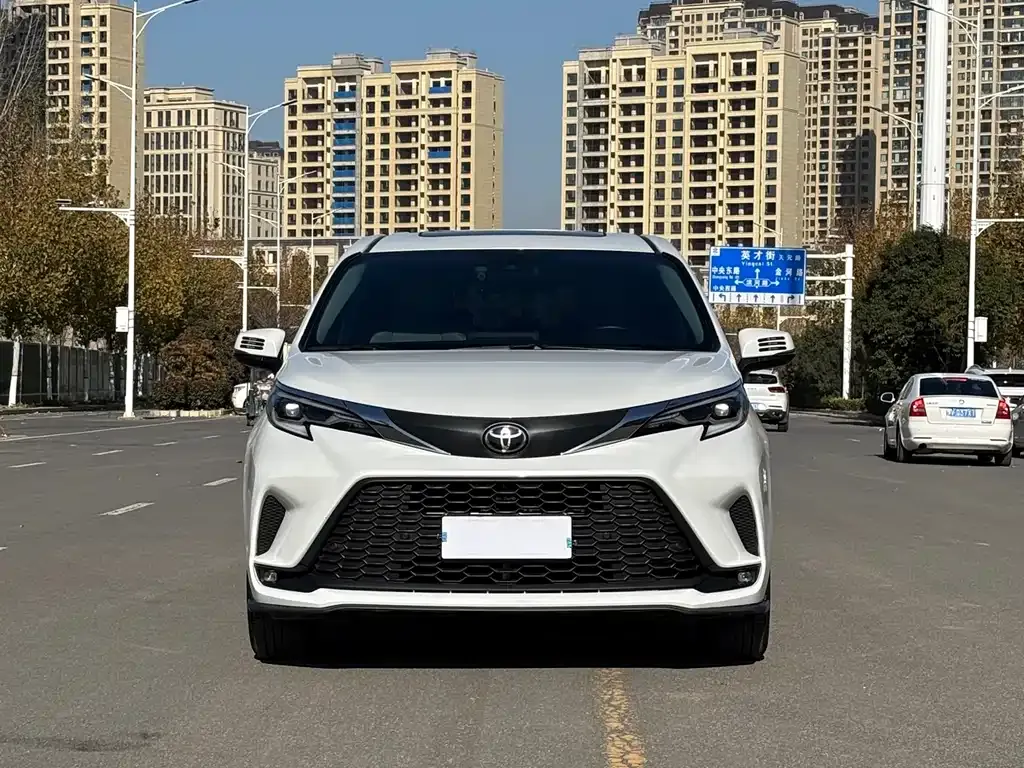Toyota Granvia 2024 из CN, фото 2