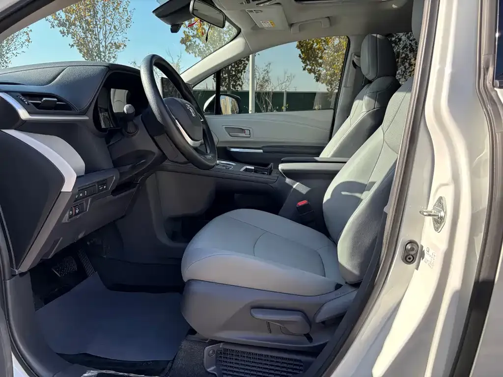 Toyota Granvia 2024 из CN, фото 4