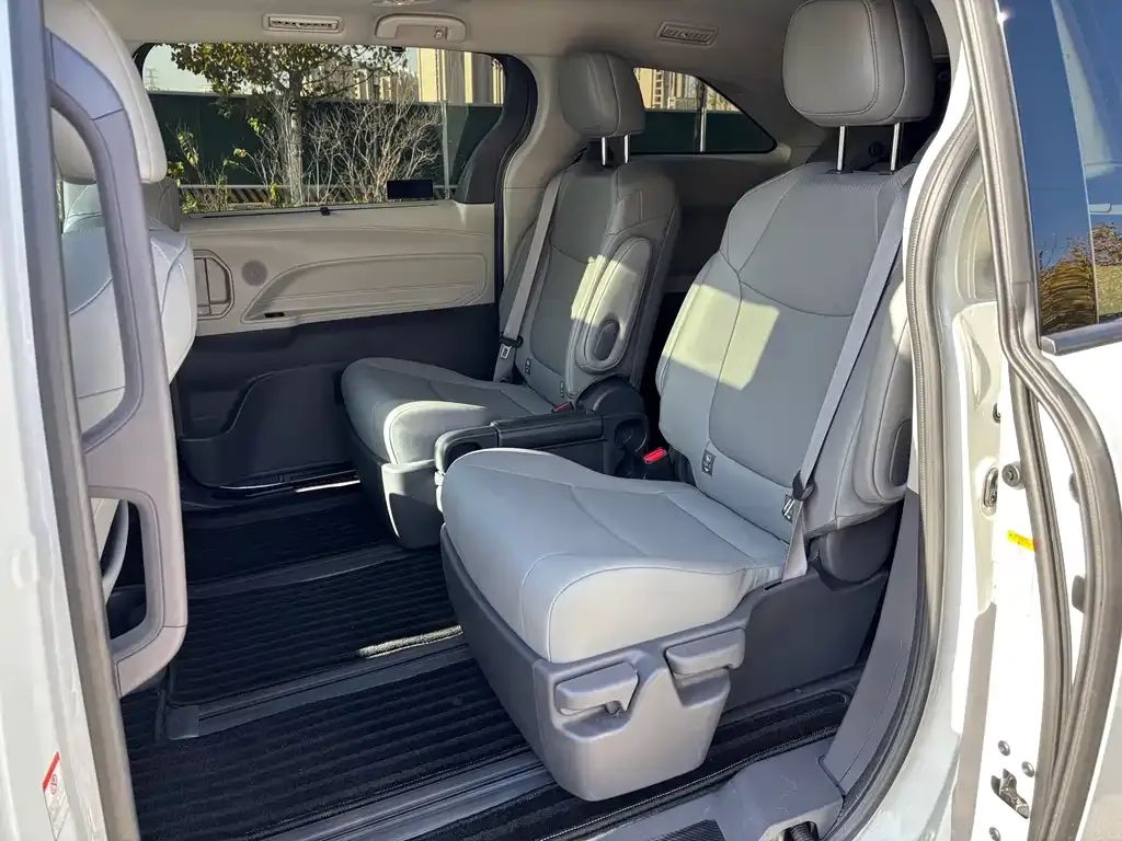 Toyota Granvia 2024 из CN, фото 5