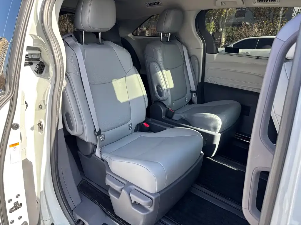 Toyota Granvia 2024 из CN, фото 7