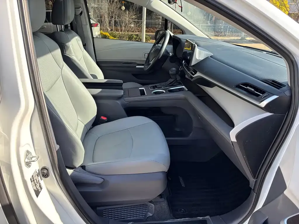 Toyota Granvia 2024 из CN, фото 8