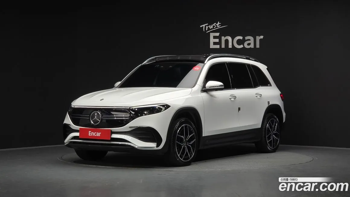 Mercedes-Benz EQB — фото 1