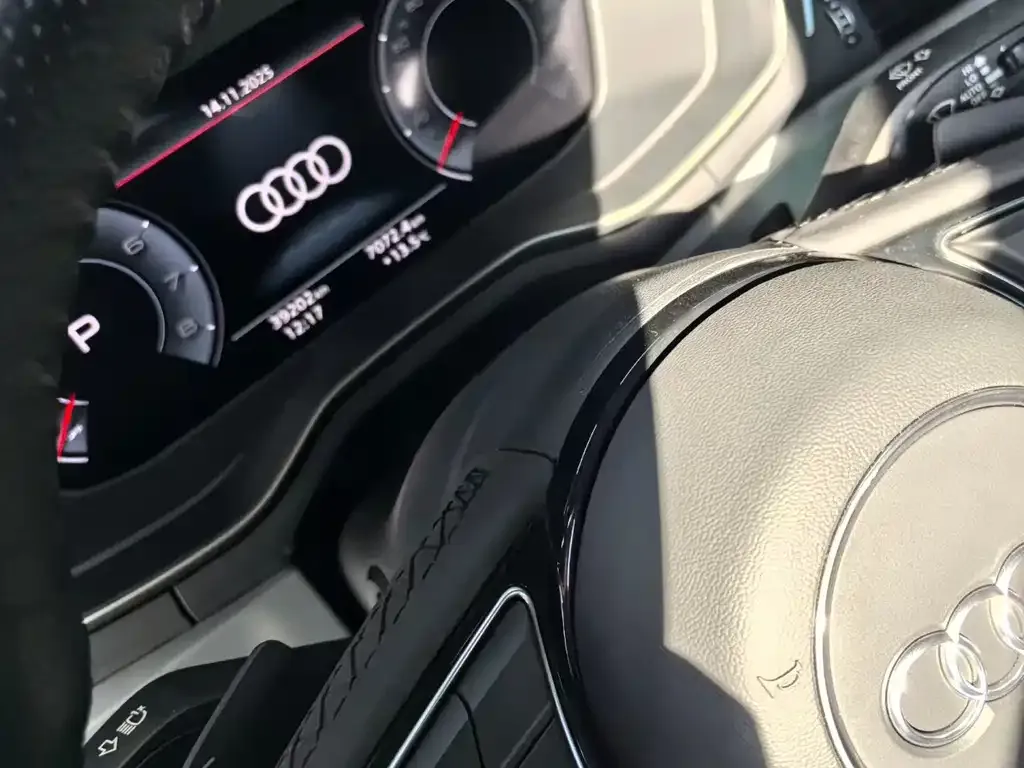 Audi A4L 2023 из CN, фото 5