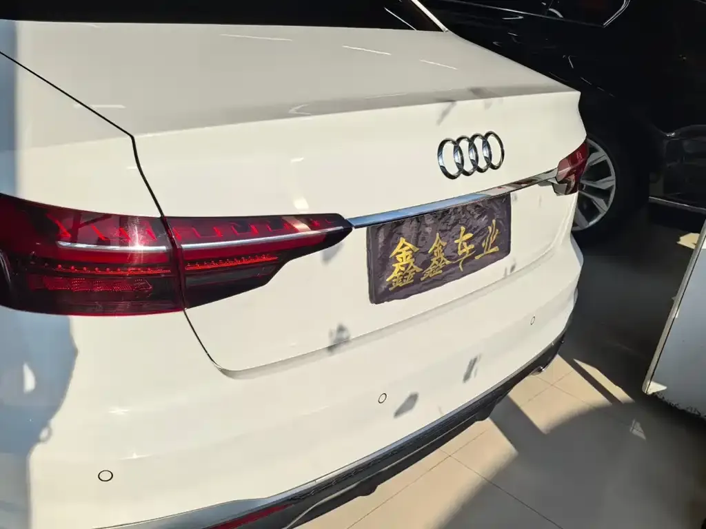 Audi A4L 2023 из CN, фото 9