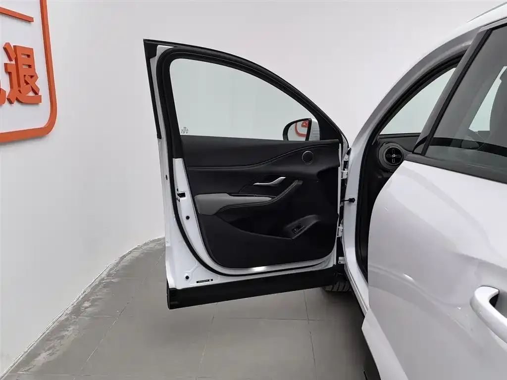 BYD Seal 05 DM-i — фото 8