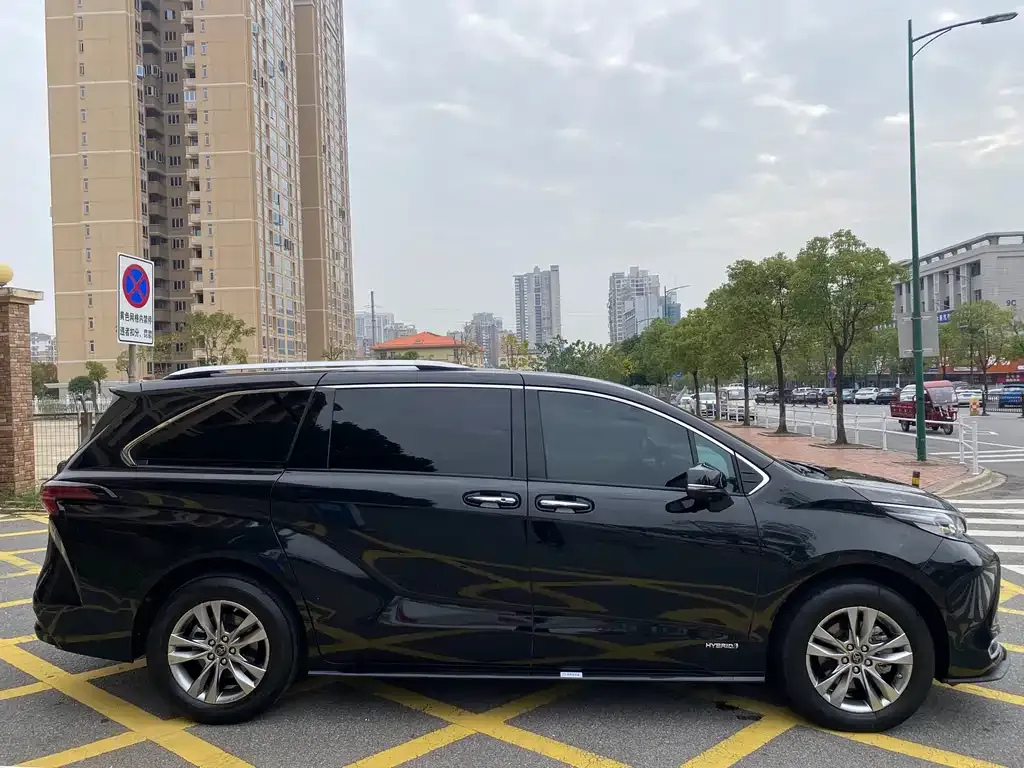 Toyota Sienna 2022 из CN, фото 4
