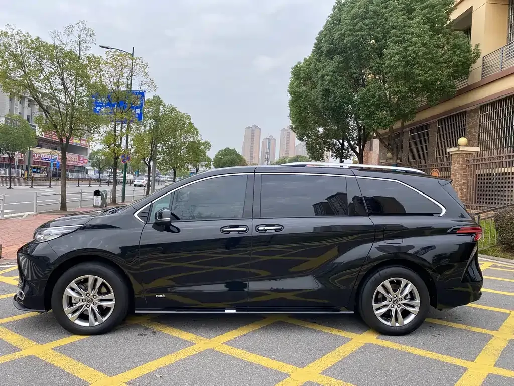 Toyota Sienna 2022 из CN, фото 5