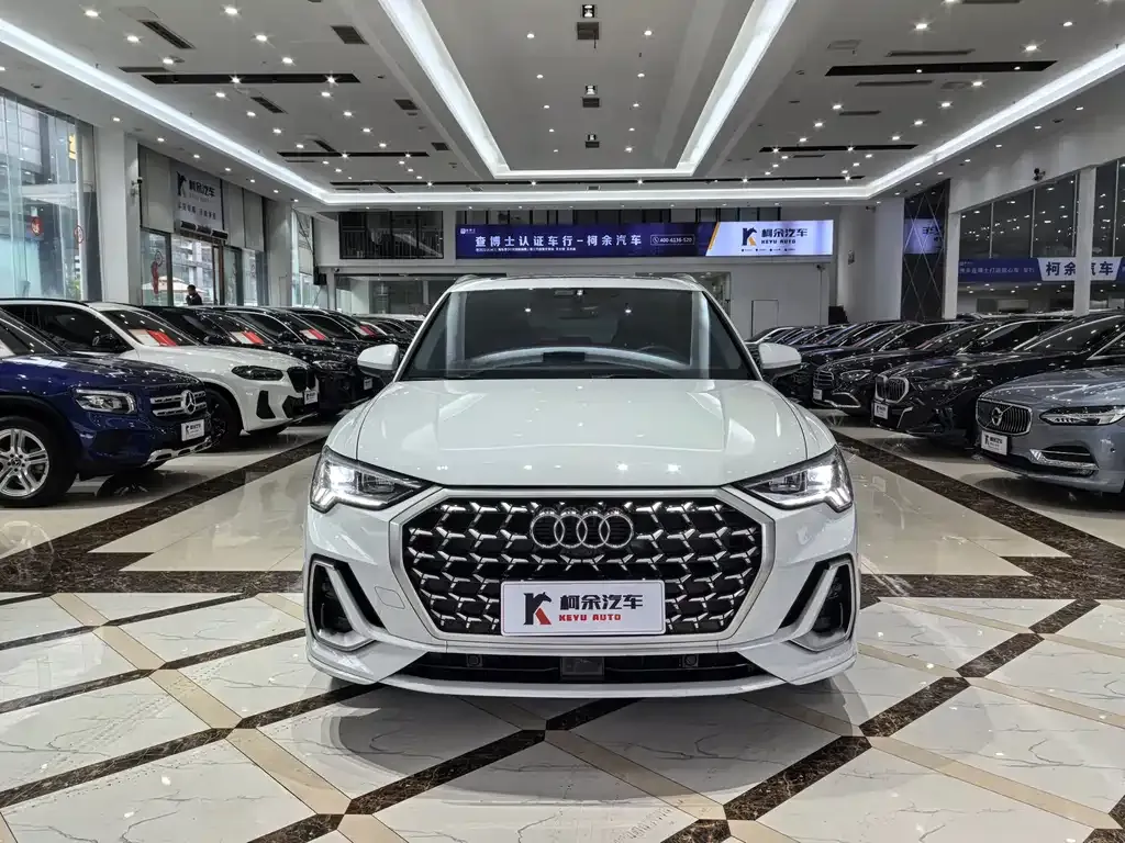 Audi Q3 2023 из CN, фото 3