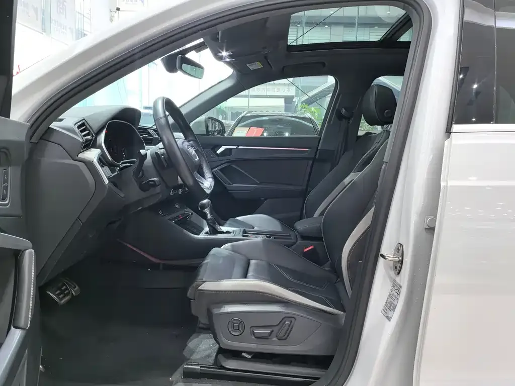 Audi Q3 2023 из CN, фото 5