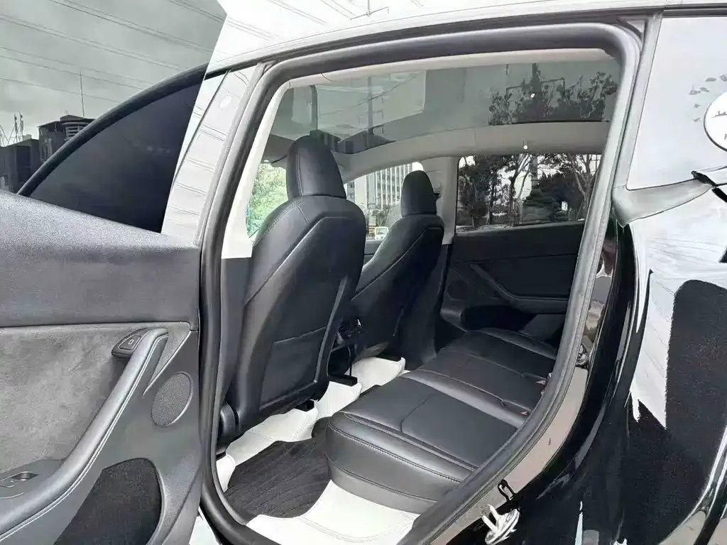 Tesla Model Y 2024 из CN, фото 5