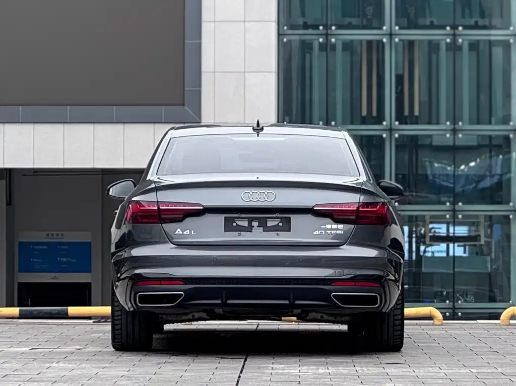 Audi A4L 2023 из CN, фото 4