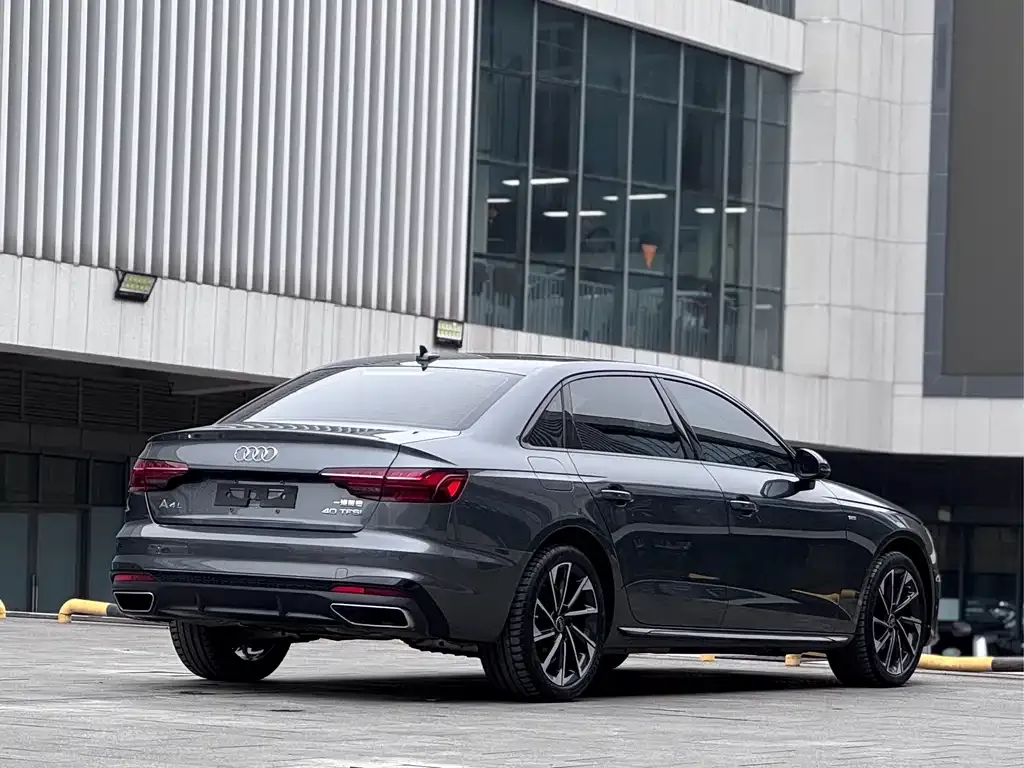 Audi A4L 2023 из CN, фото 5