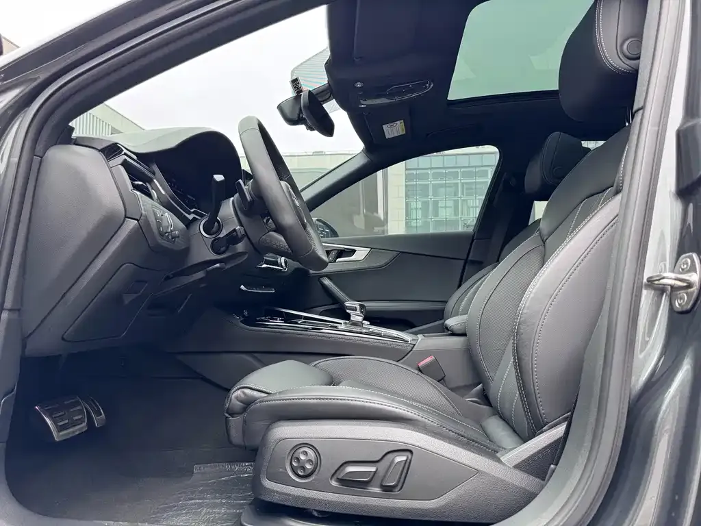 Audi A4L 2023 из CN, фото 6