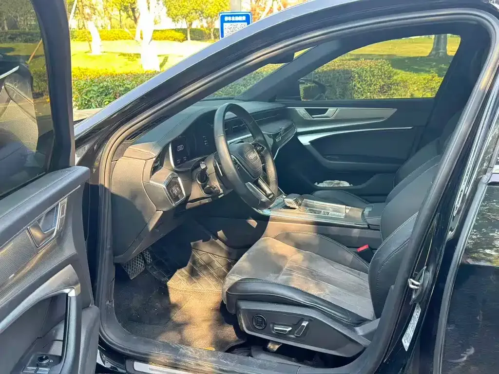 Audi A6L 2023 из CN, фото 6