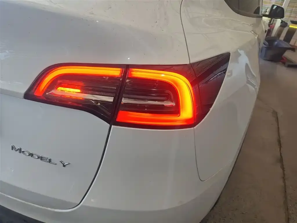 Tesla Model Y 2023 из CN, фото 8
