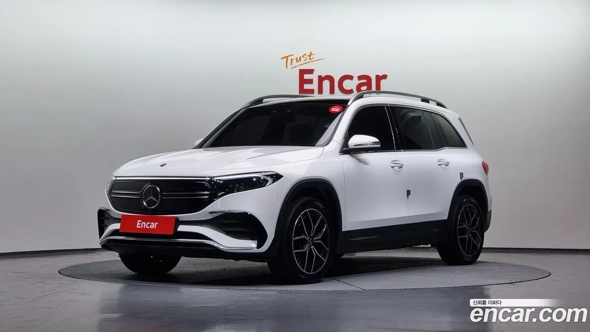 Mercedes-Benz EQB — фото 1