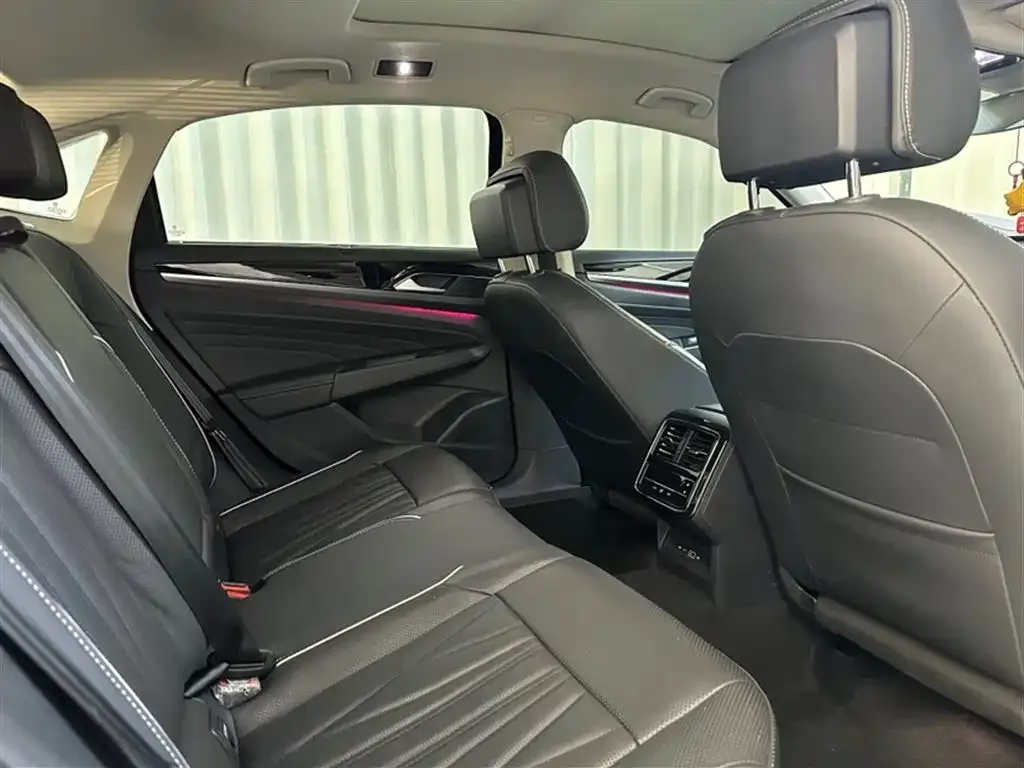 Volkswagen Passat 2022 из CN, фото 10