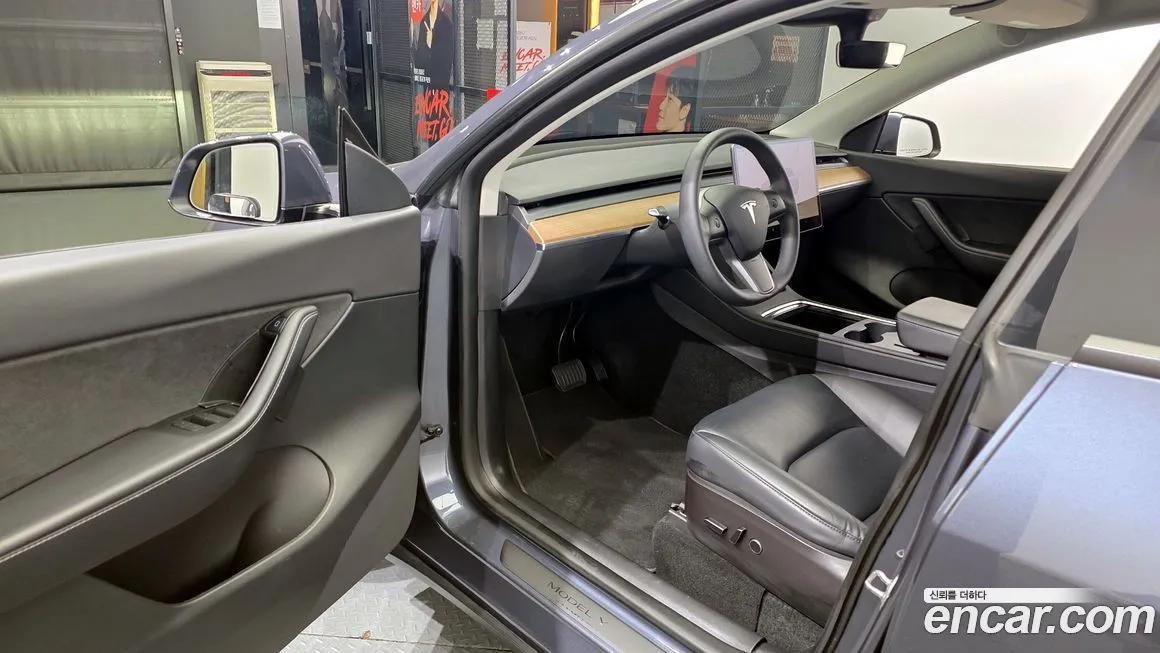 Tesla Model Y — фото 10