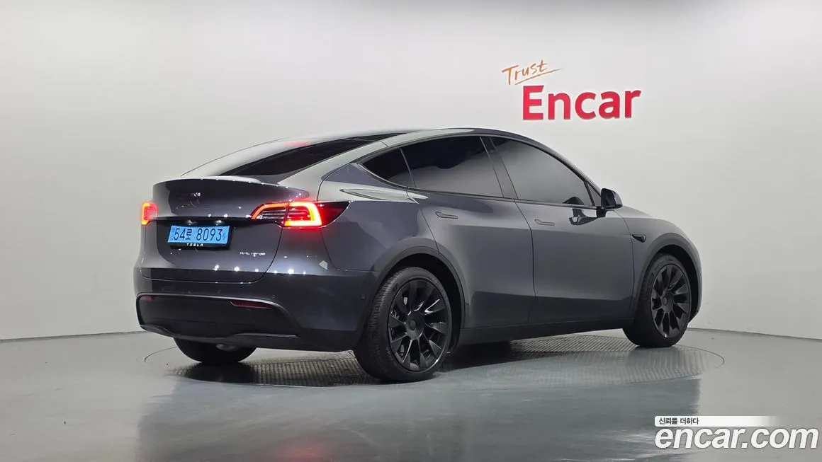 Tesla Model Y — фото 2
