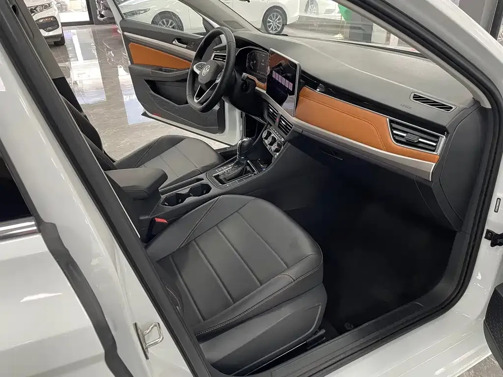 Volkswagen Bora 2022 из CN, фото 8