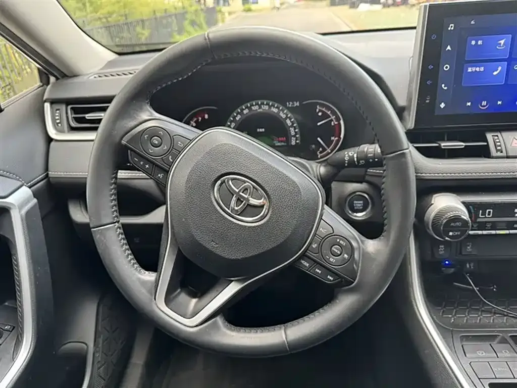 Toyota RAV4 — фото 3