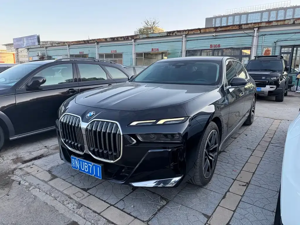 BMW 7 Series 2023 из CN, фото 1