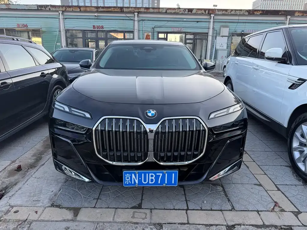 BMW 7 Series 2023 из CN, фото 2