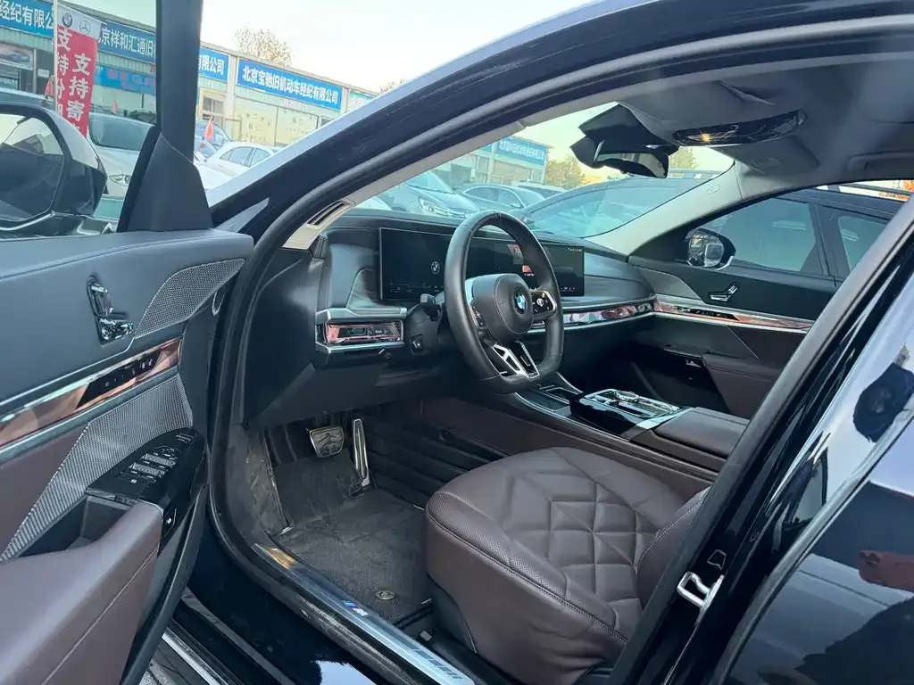 BMW 7 Series 2023 из CN, фото 4