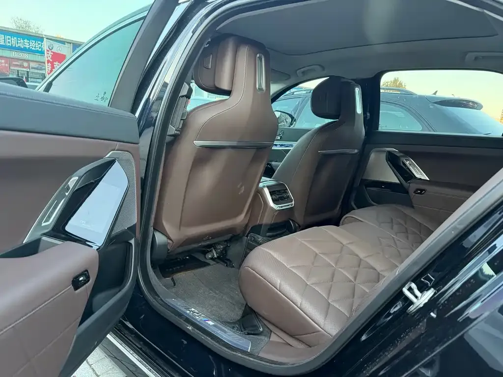 BMW 7 Series 2023 из CN, фото 6