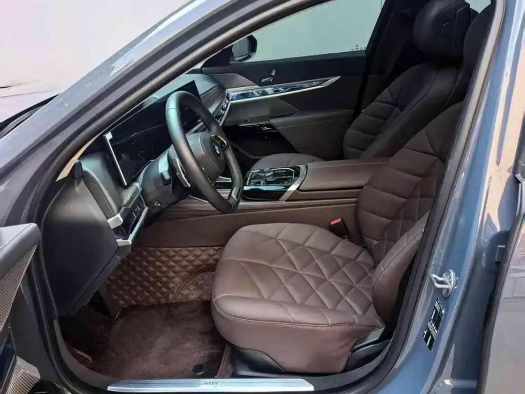 BMW 7 Series 2025 из CN, фото 6