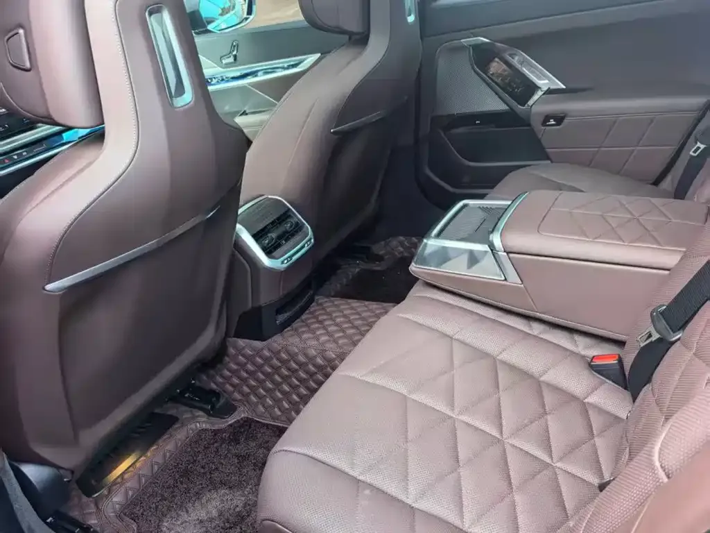 BMW 7 Series 2025 из CN, фото 7