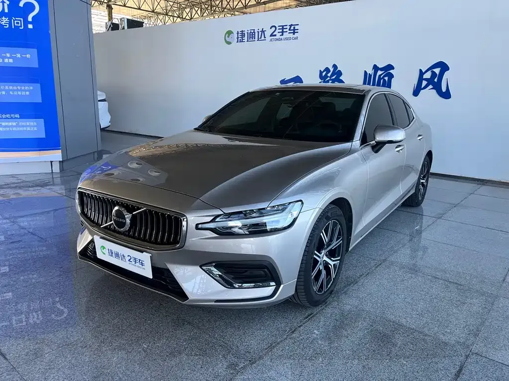 Volvo S60 2024 из CN, фото 1