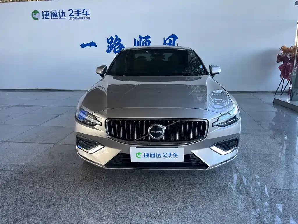 Volvo S60 2024 из CN, фото 2
