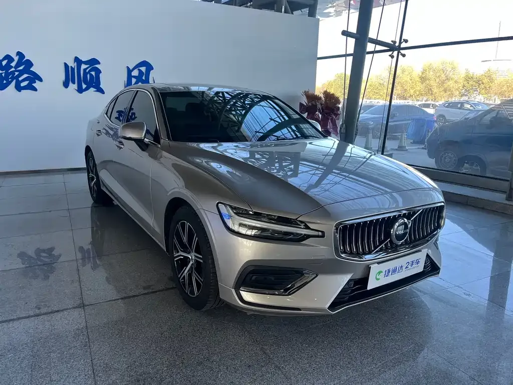 Volvo S60 2024 из CN, фото 3