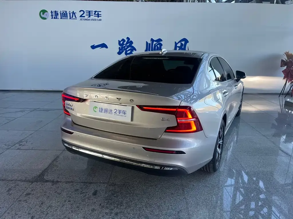 Volvo S60 2024 из CN, фото 4