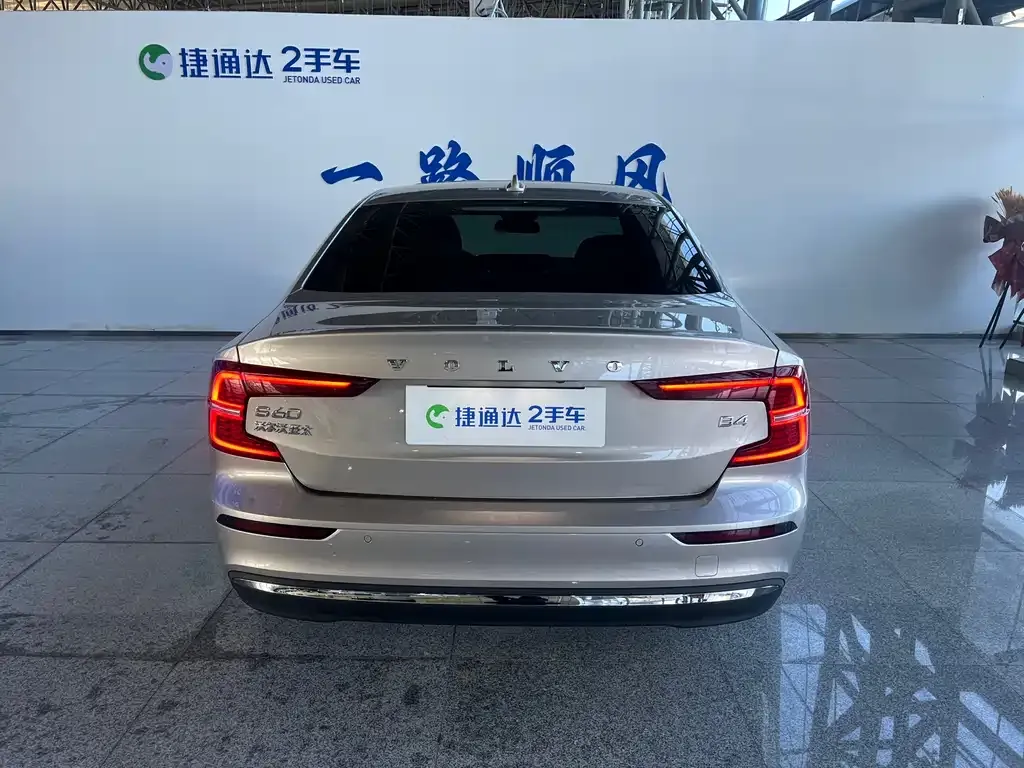 Volvo S60 2024 из CN, фото 5