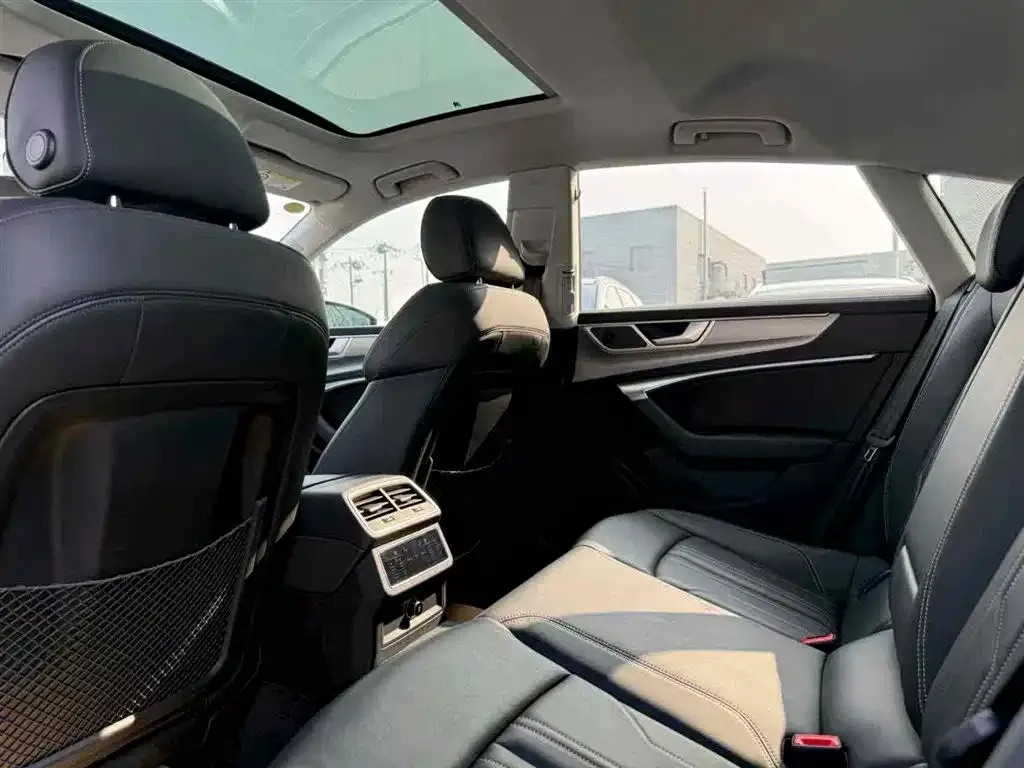 Audi A7 2024 из CN, фото 5