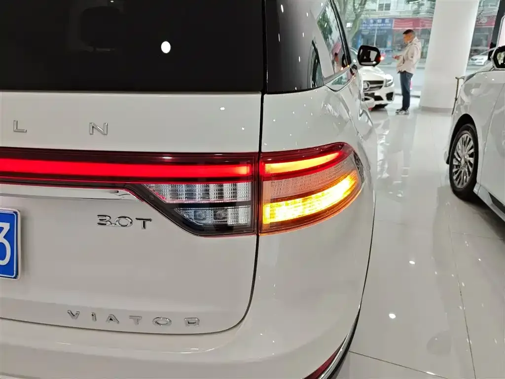 Lincoln Aviator 2023 из CN, фото 8
